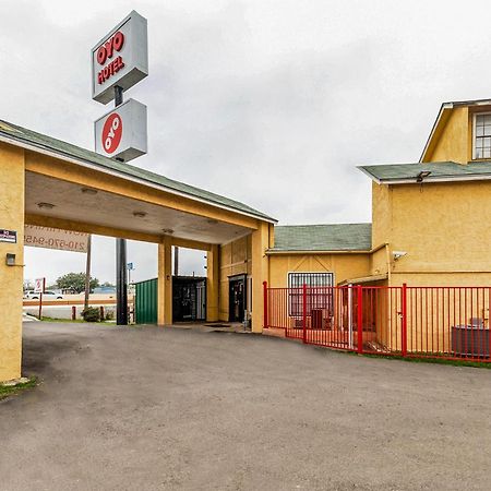 Oyo Hotel San Antonio Lackland Near Seaworld Екстер'єр фото