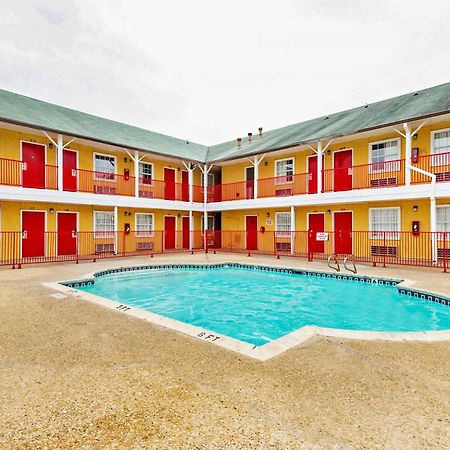 Oyo Hotel San Antonio Lackland Near Seaworld Екстер'єр фото