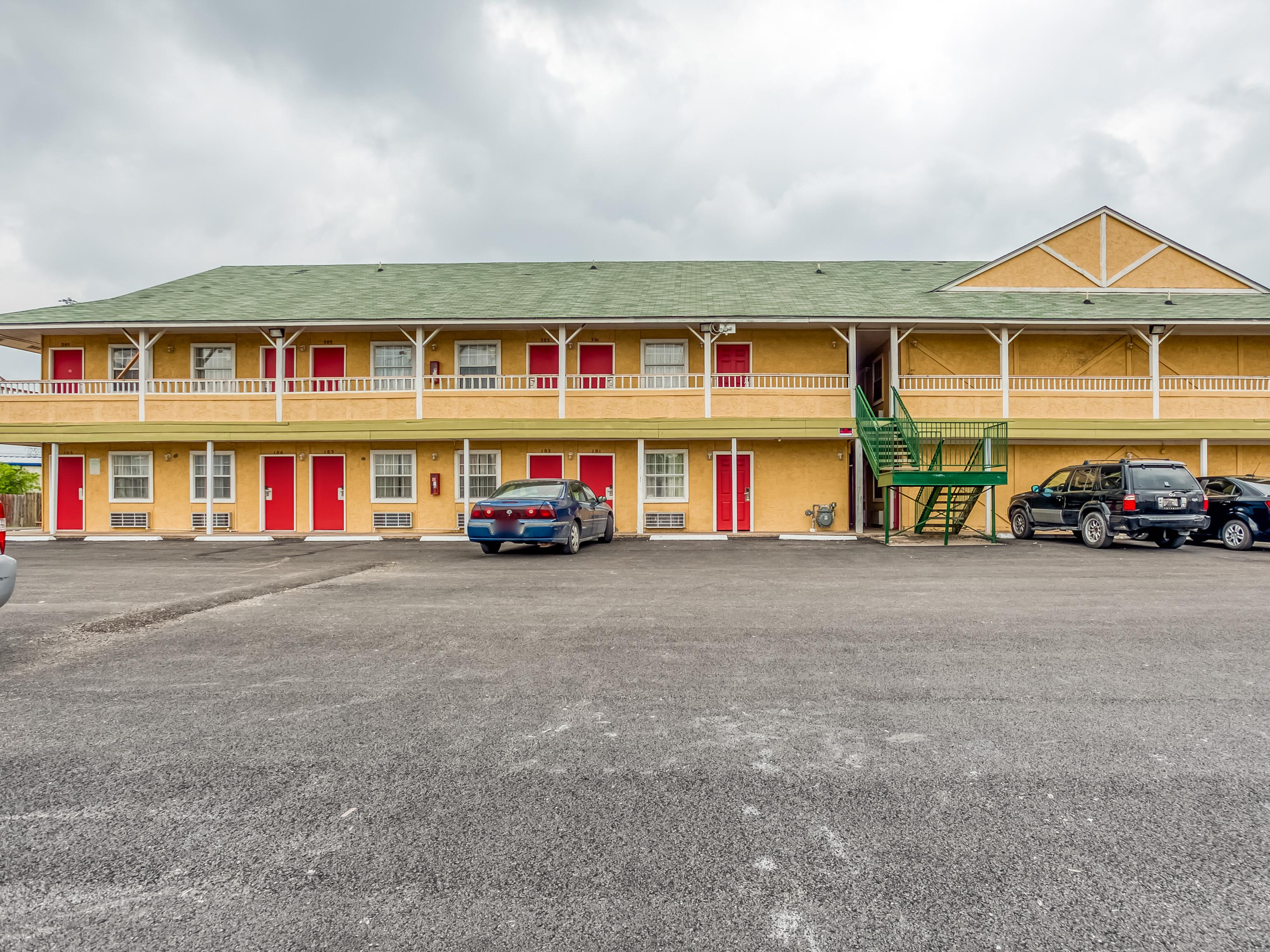 Oyo Hotel San Antonio Lackland Near Seaworld Екстер'єр фото