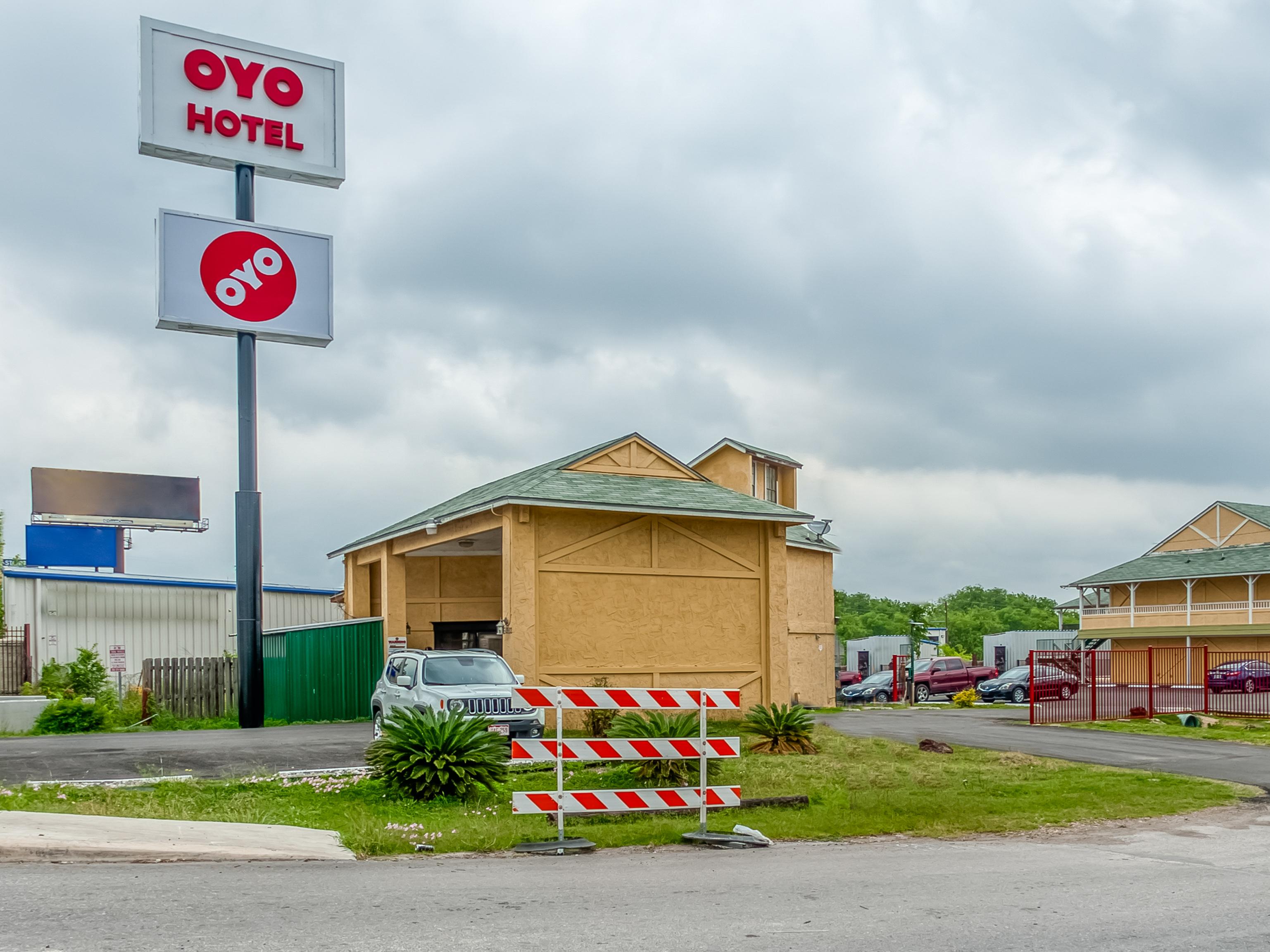 Oyo Hotel San Antonio Lackland Near Seaworld Екстер'єр фото