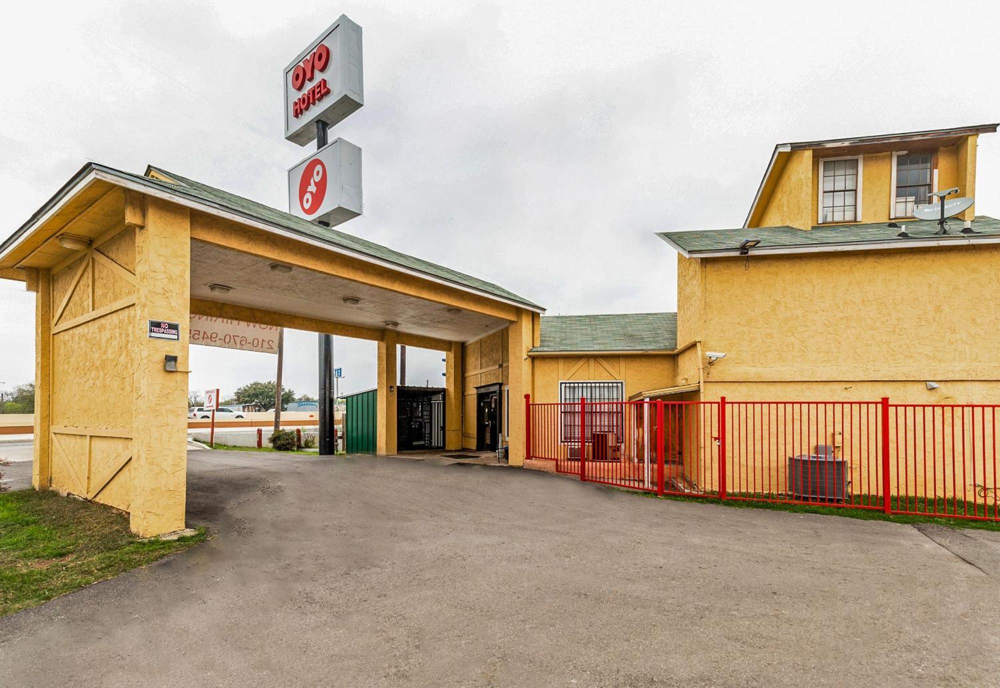 Oyo Hotel San Antonio Lackland Near Seaworld Екстер'єр фото