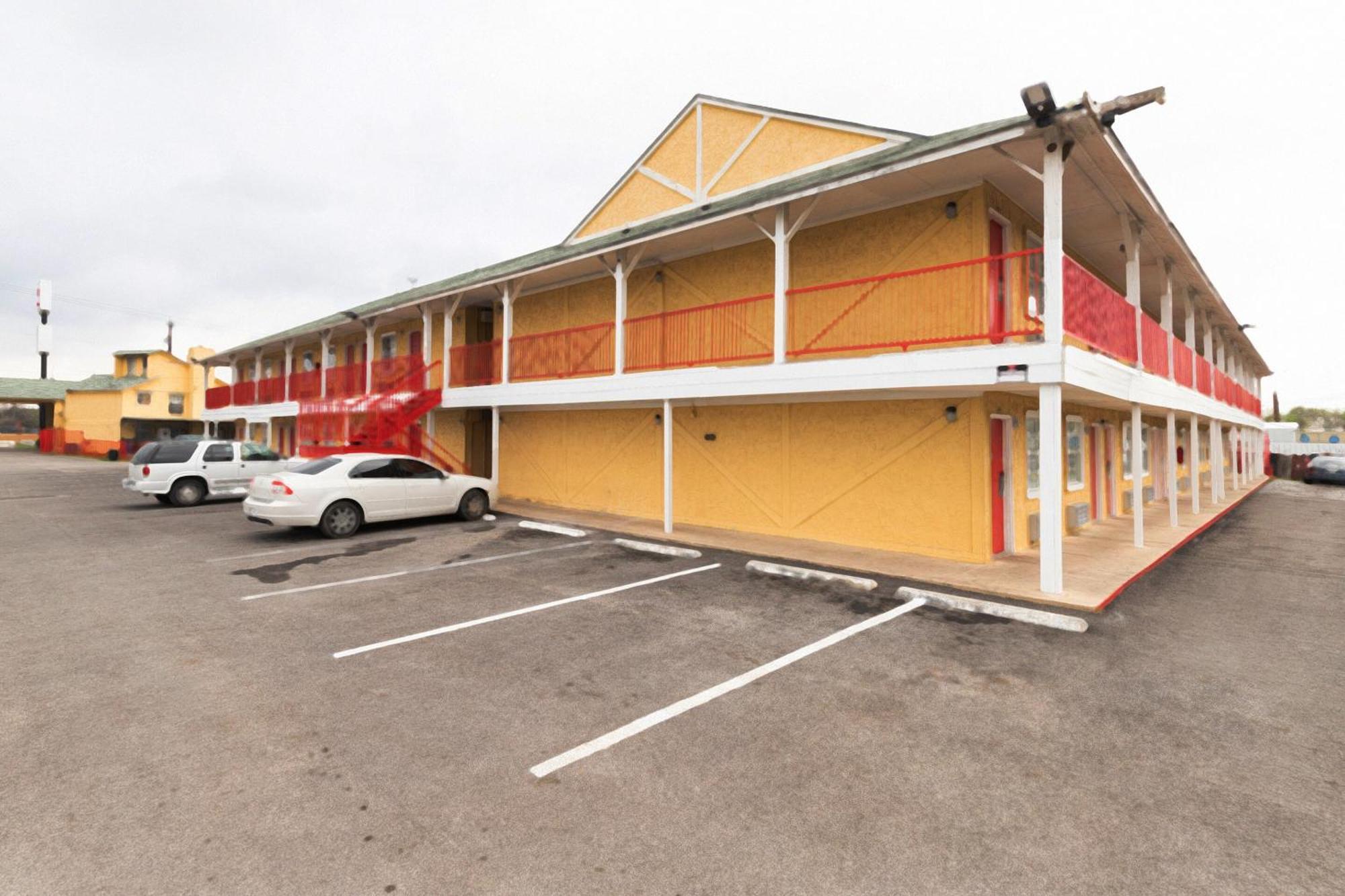 Oyo Hotel San Antonio Lackland Near Seaworld Екстер'єр фото