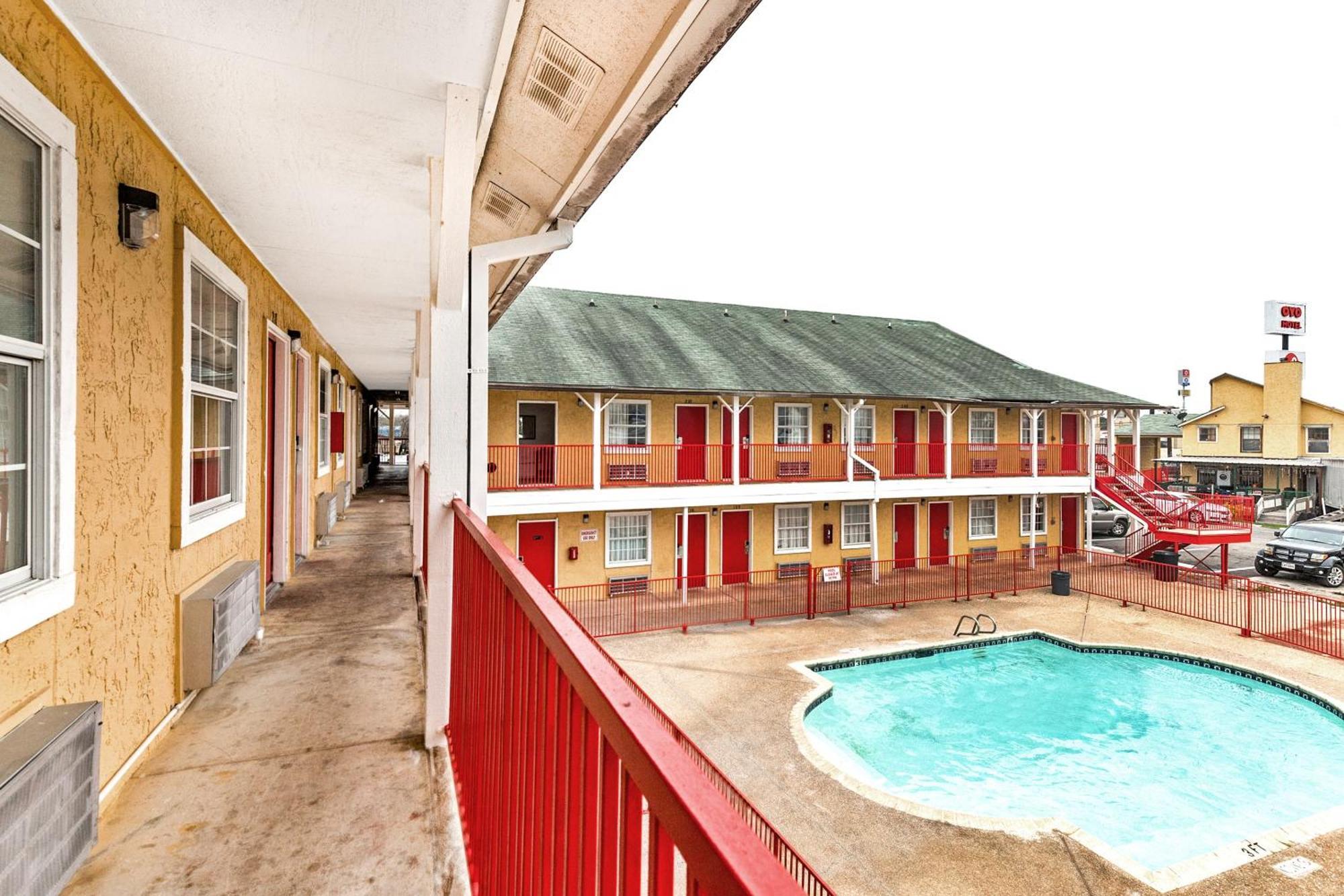 Oyo Hotel San Antonio Lackland Near Seaworld Екстер'єр фото