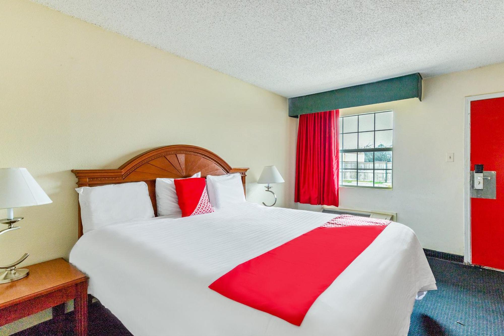 Oyo Hotel San Antonio Lackland Near Seaworld Екстер'єр фото