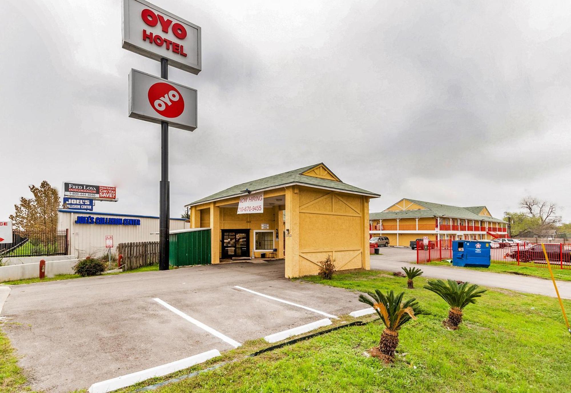 Oyo Hotel San Antonio Lackland Near Seaworld Екстер'єр фото